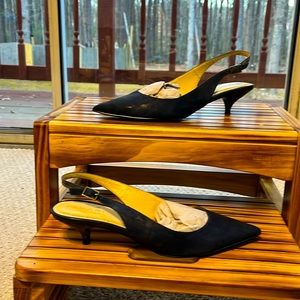 Tahari Ta-Faye Navy slingback Heel -6.5M